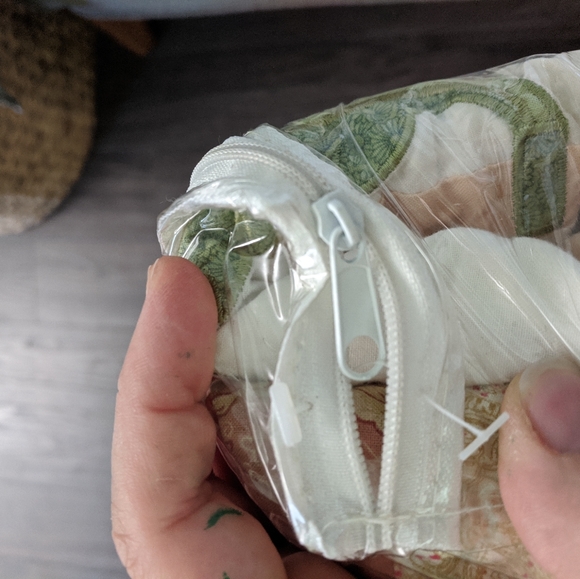 NIP French tassel design THROW quilt 50x50 - Picture 3 of 8